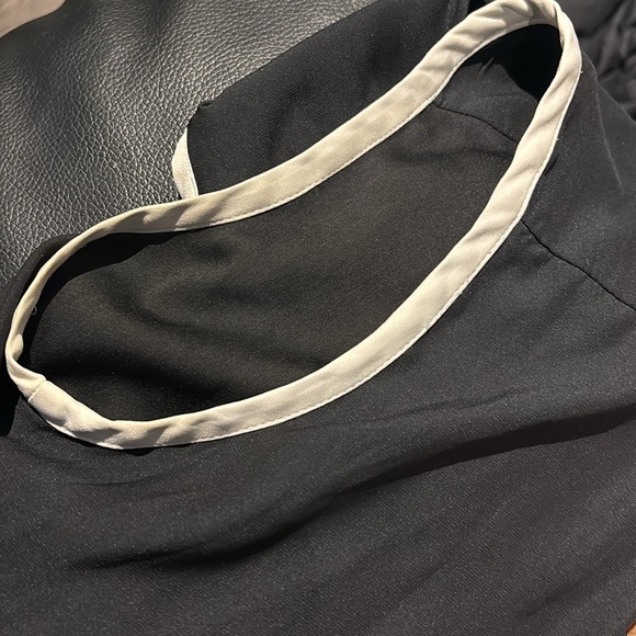 MEXX cosmopolitan pleated sleeveless blouse. Medium/ large - Picture 8 of 12